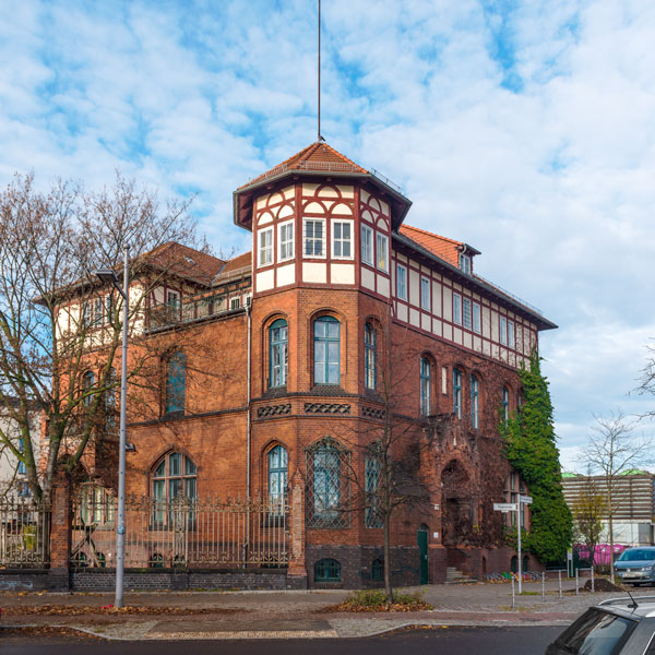Blick von der Thaerstraße auf die Villa Heimat